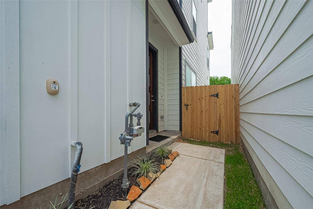 Houston, TX 77055,8915 Grovner PL