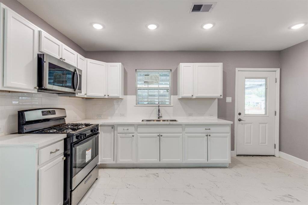 Houston, TX 77020,332 Zoe ST
