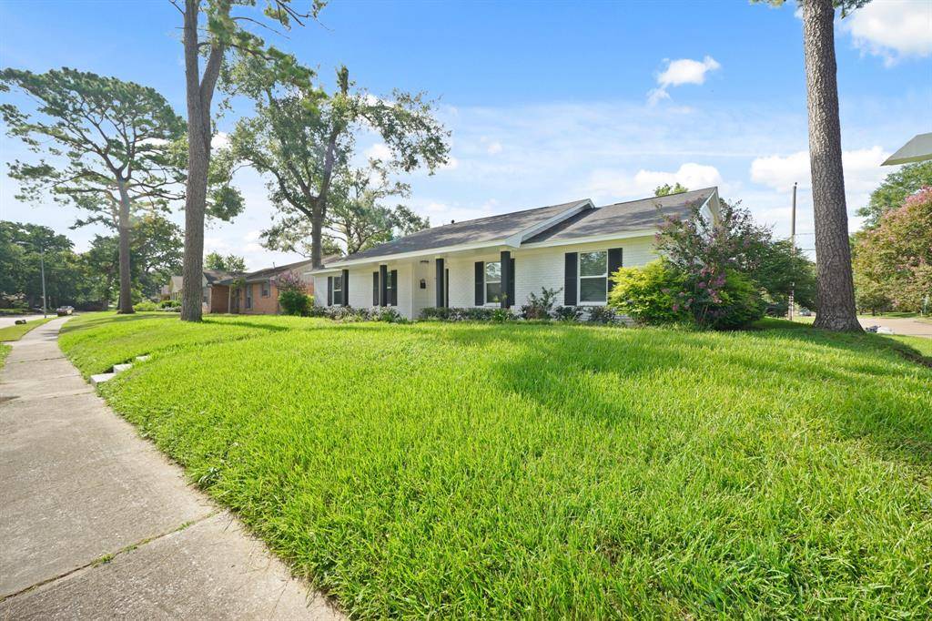 Houston, TX 77092,5943 Greenmont DR