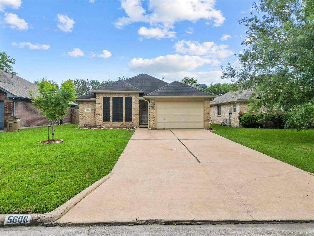 Dickinson, TX 77539,5606 Chisholm TRL