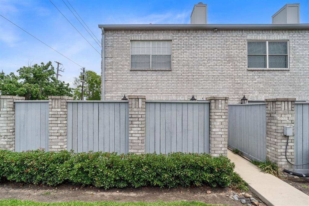 Houston, TX 77042,406 Wilcrest DR #406