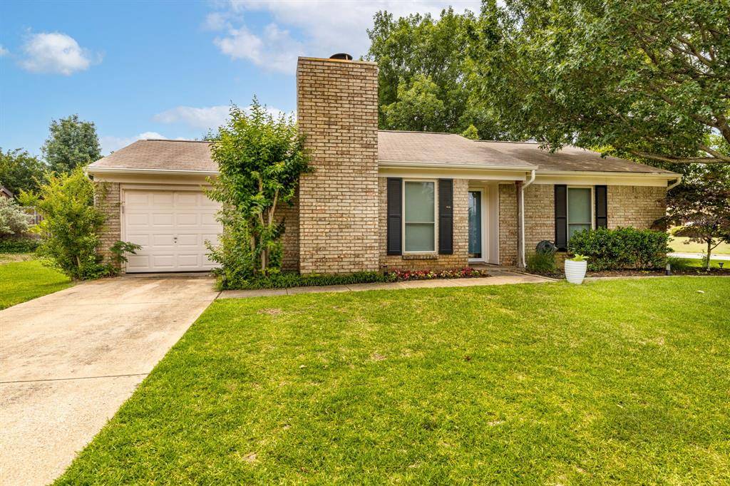 Grapevine, TX 76051,1041 S Riverside DR