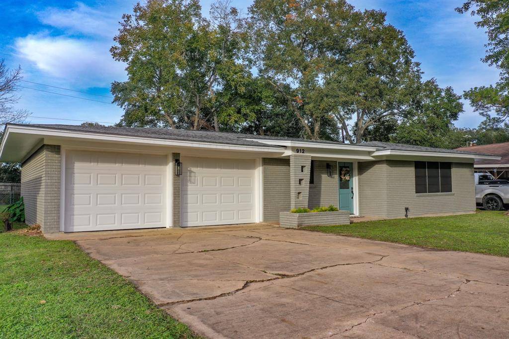 El Campo, TX 77437,912 Roberts ST