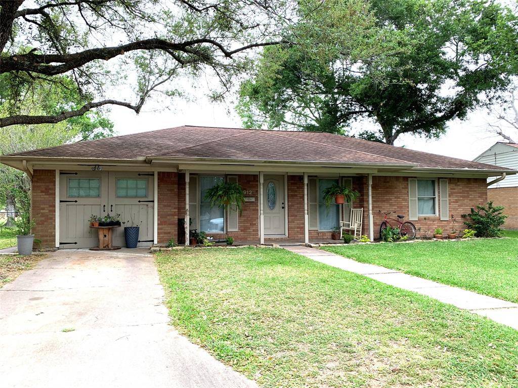 El Campo, TX 77437,912 Peach ST