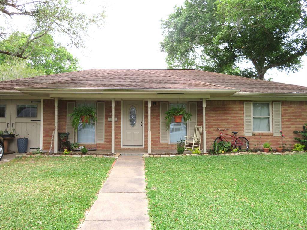 El Campo, TX 77437,912 Peach ST