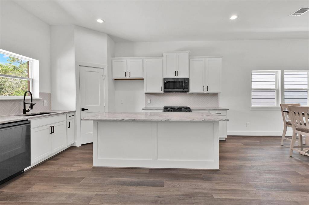 Dickinson, TX 77539,3857 Water ST