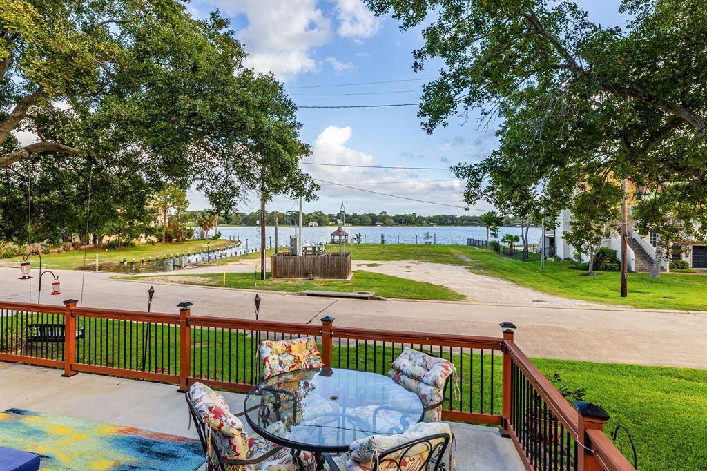 Taylor Lake Village, TX 77586,702 Timber Cove DR