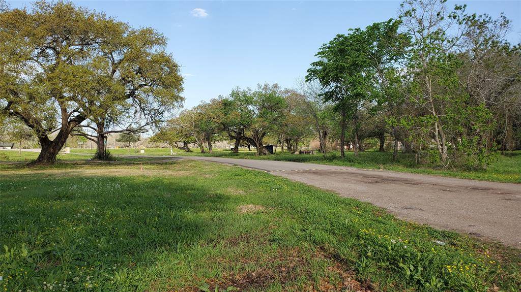 Brazoria, TX 77422,105 Country Oaks ST