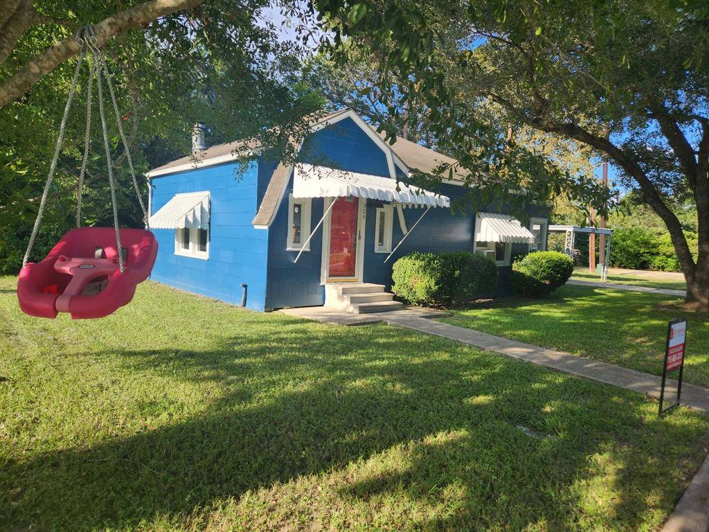 East Bernard, TX 77435,304 Joseph ST