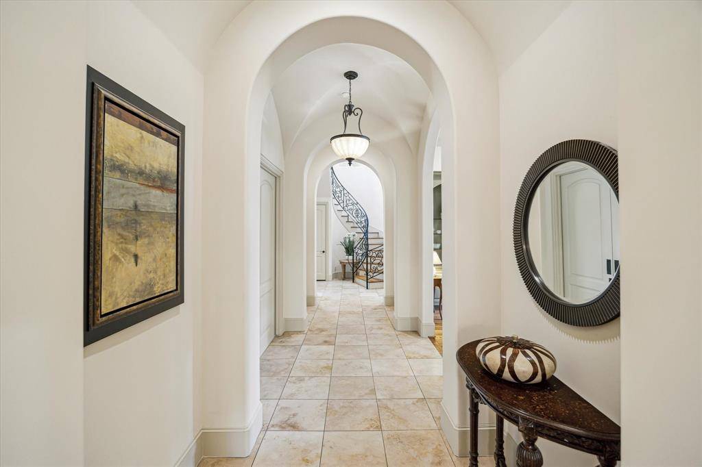 Hunters Creek Village, TX 77024,10802 Jaycee LN