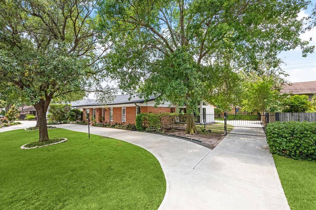 Houston, TX 77056,1902 Chimney Rock RD