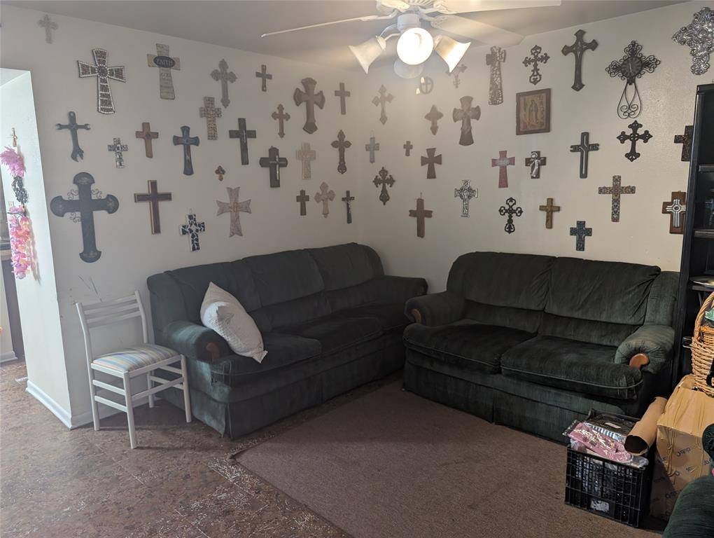 Bellville, TX 77418,679 W Austin ST