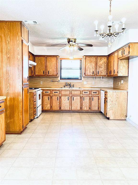 La Grange, TX 78945,330 E Milam ST