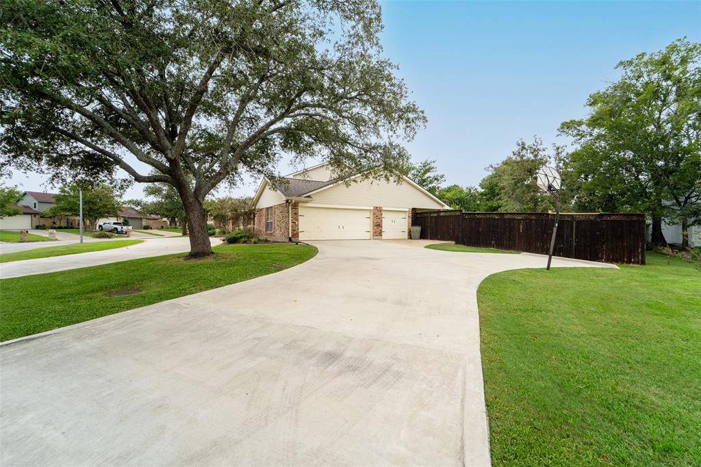 Bryan, TX 77802,2369 W Briargate DR