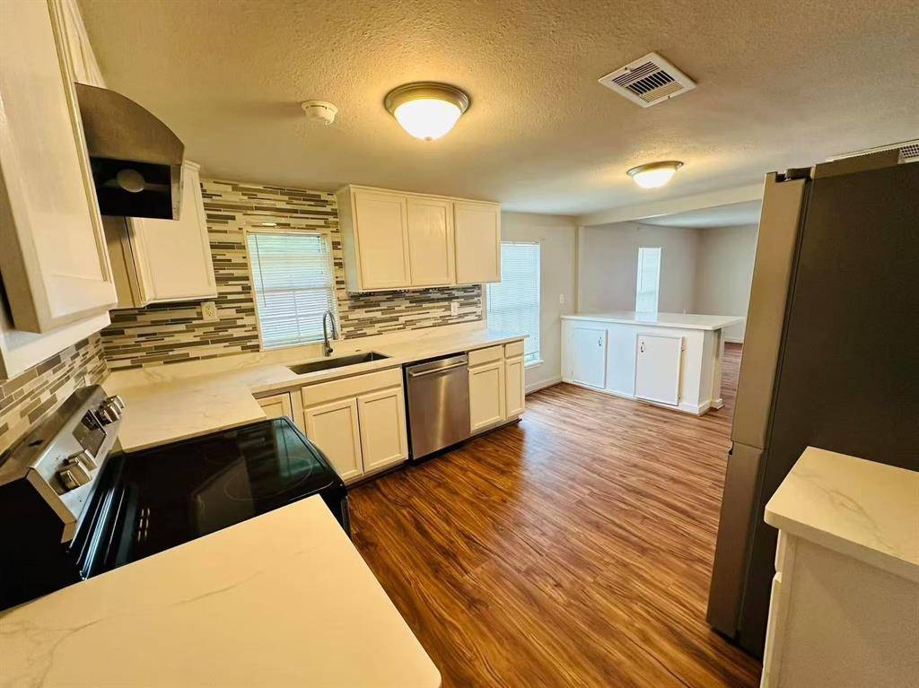 Brazoria, TX 77422,206 S Market ST