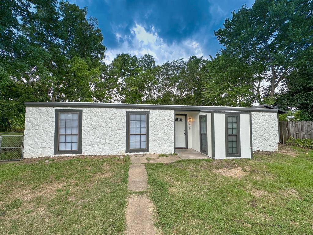 Caldwell, TX 77836,909 Westview CIR