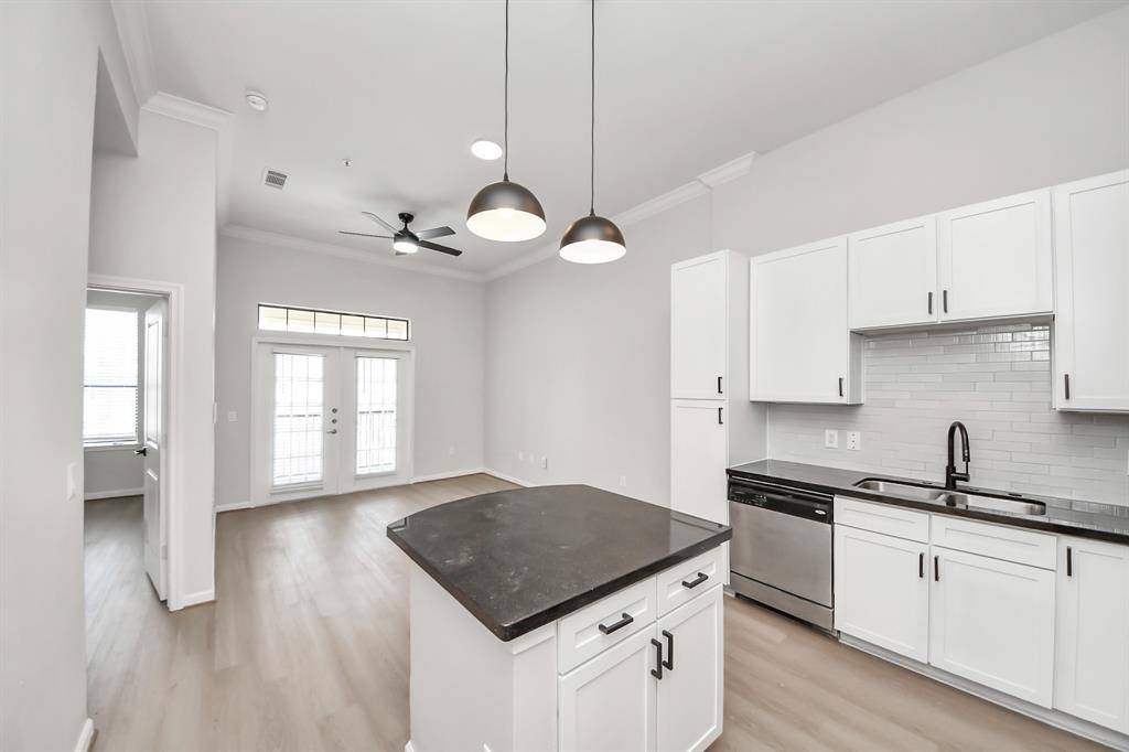 Houston, TX 77057,6363 San Felipe ST #129