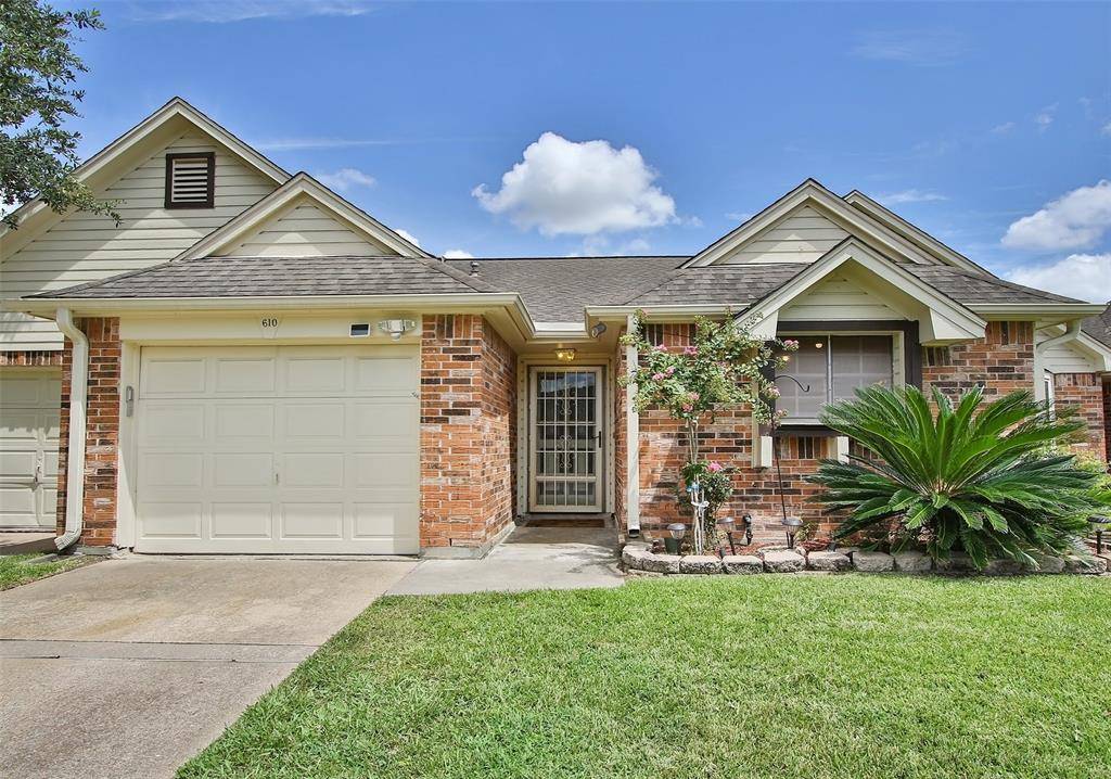 Pearland, TX 77584,610 W Country Grove CIR