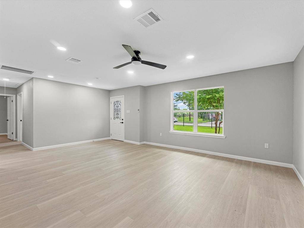 Houston, TX 77033,5039 Briscoe ST