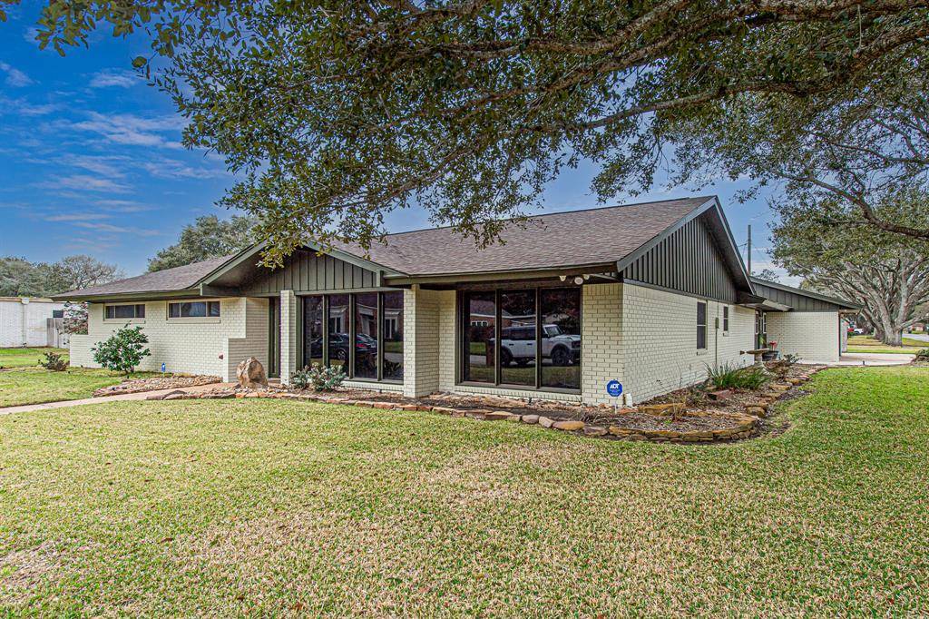 El Campo, TX 77437,2509 Hutchins LN