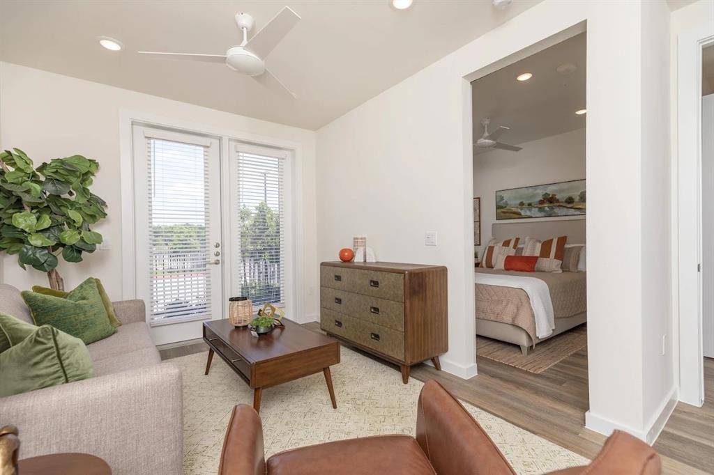 Houston, TX 77009,1690 North LOOP #2-456
