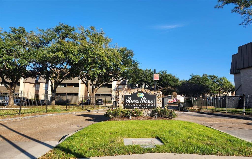 Houston, TX 77042,3025 Walnut Bend LN #24