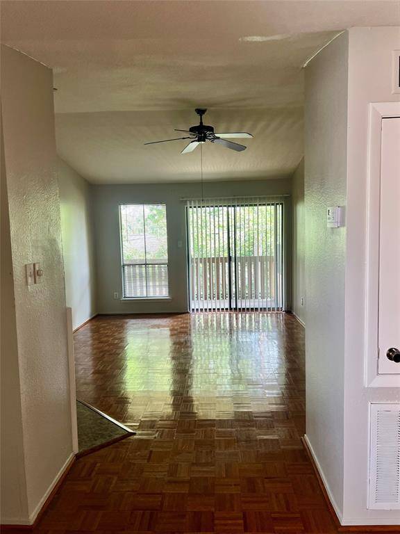 Houston, TX 77092,5001 Lamonte LN #10