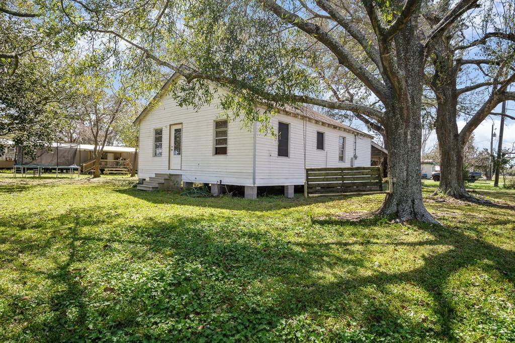 Winnie, TX 77665,505 5th St