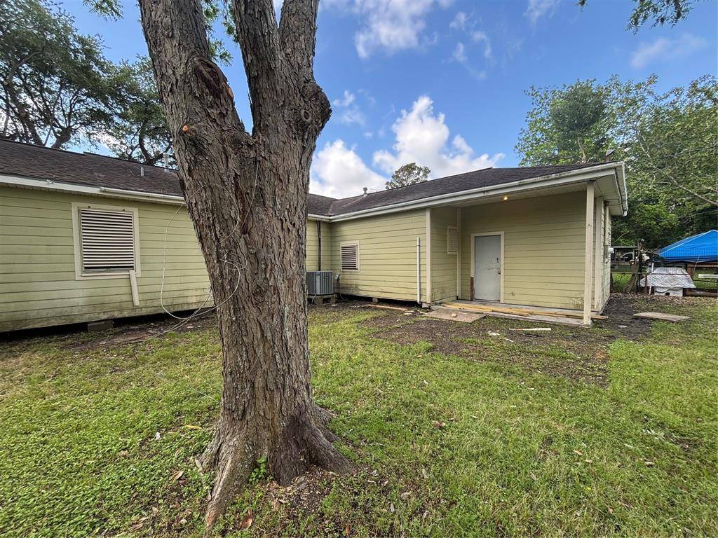 La Marque, TX 77568,612 Honeysuckle DR