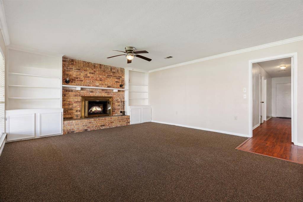 Point Blank, TX 77364,121 W Lakeview DR