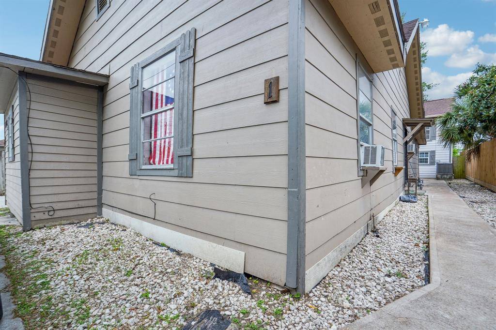 Houston, TX 77011,7044 Avenue E