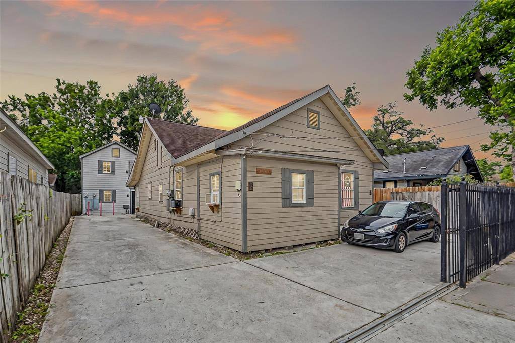 Houston, TX 77011,7044 Avenue E