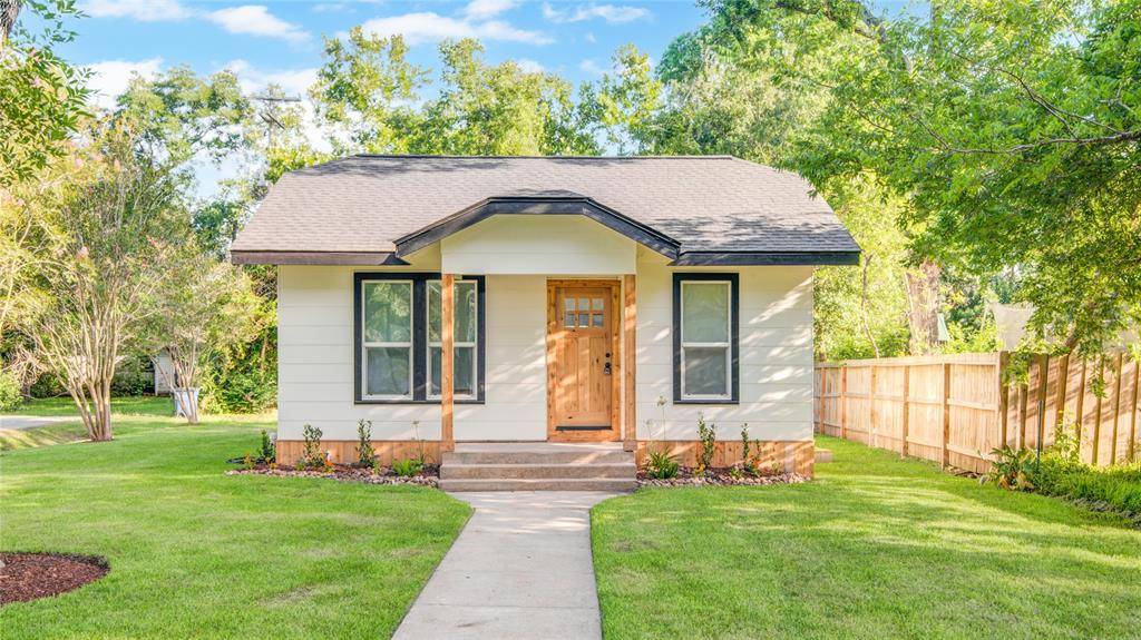 Angleton, TX 77515,610 E Magnolia ST