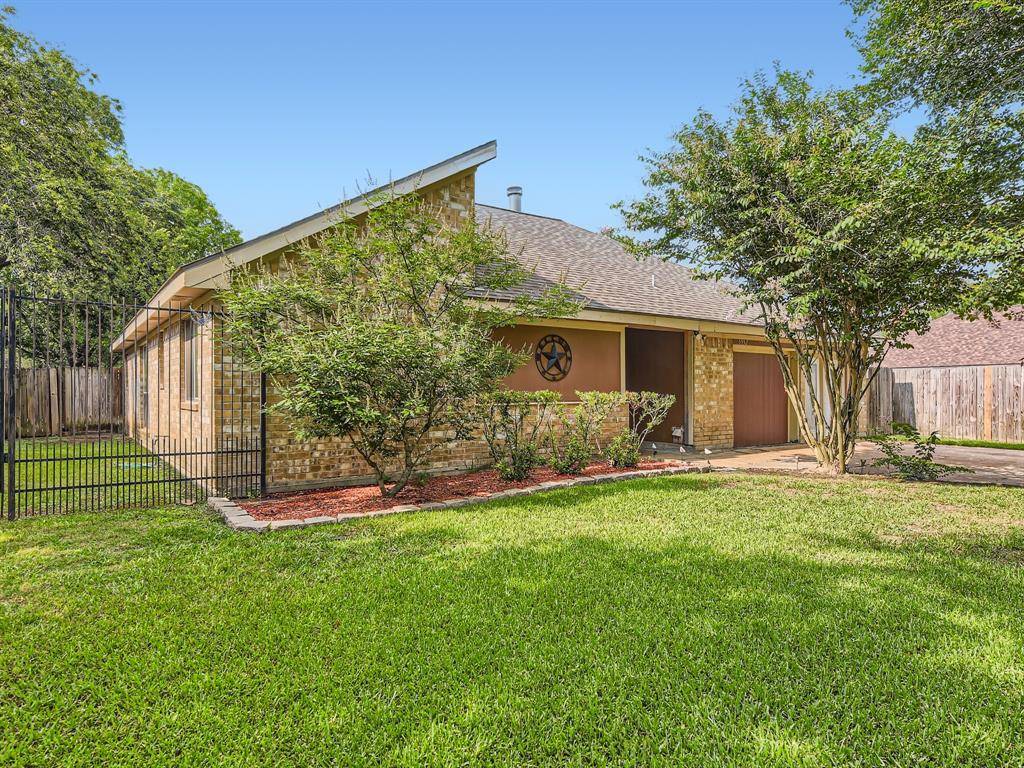 Katy, TX 77493,5552 Village Green DR