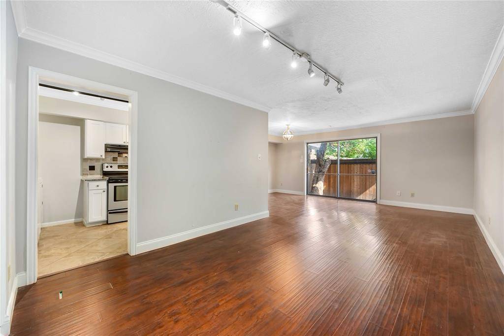 Houston, TX 77024,372 N Post Oak LN