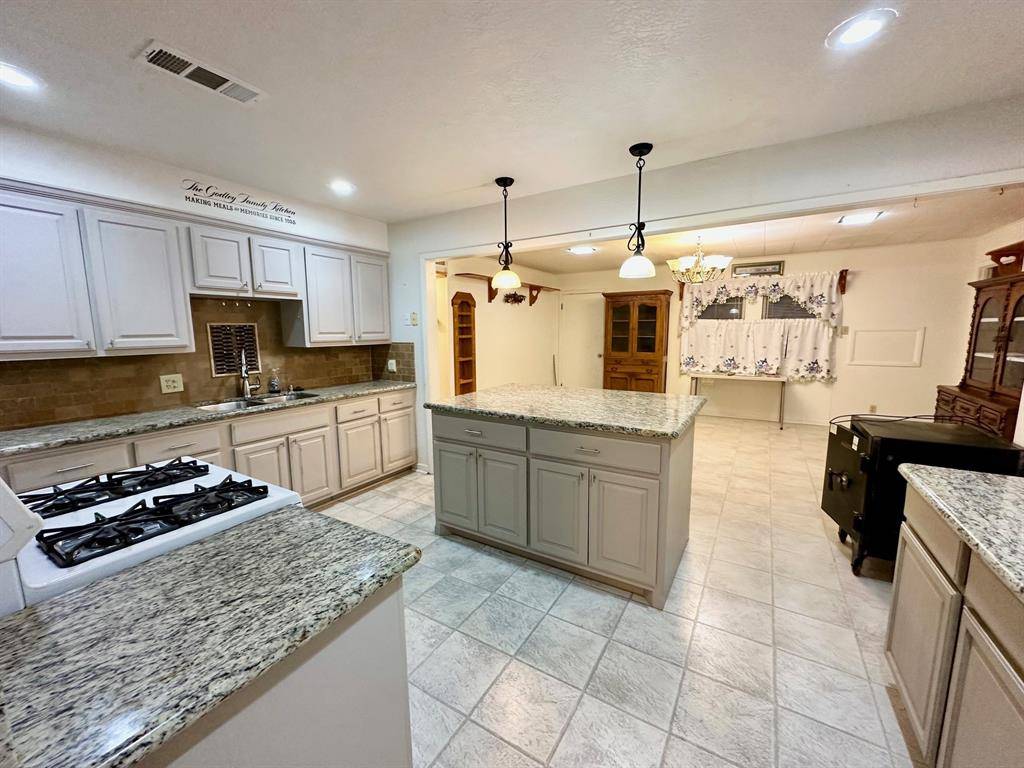 Port Neches, TX 77651,2234 6th ST