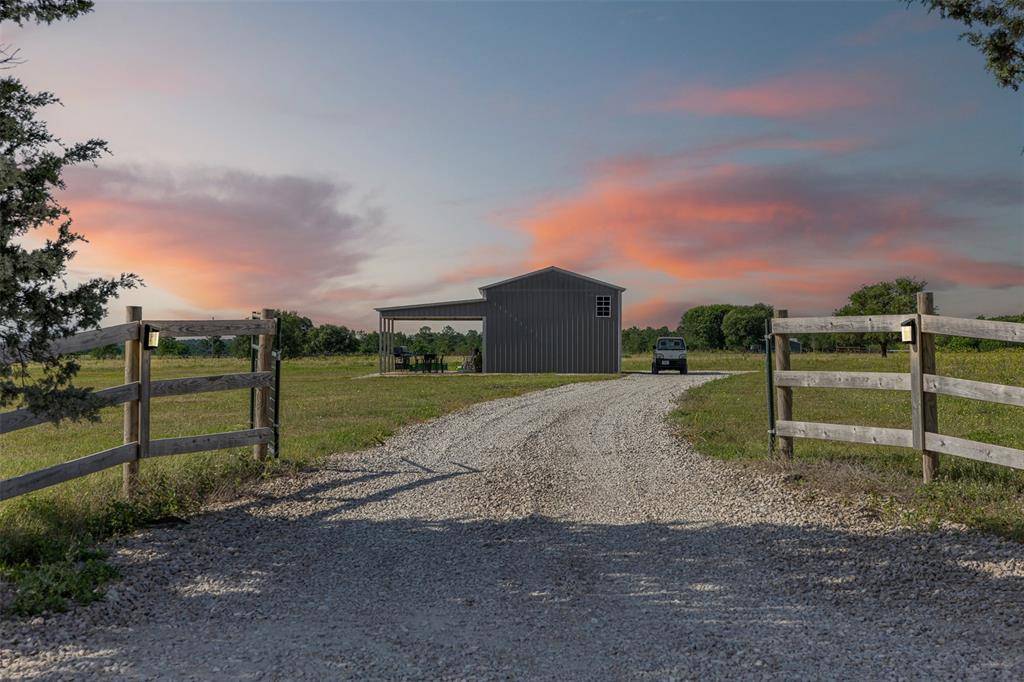 Navasota, TX 77868,7292 County Road 208