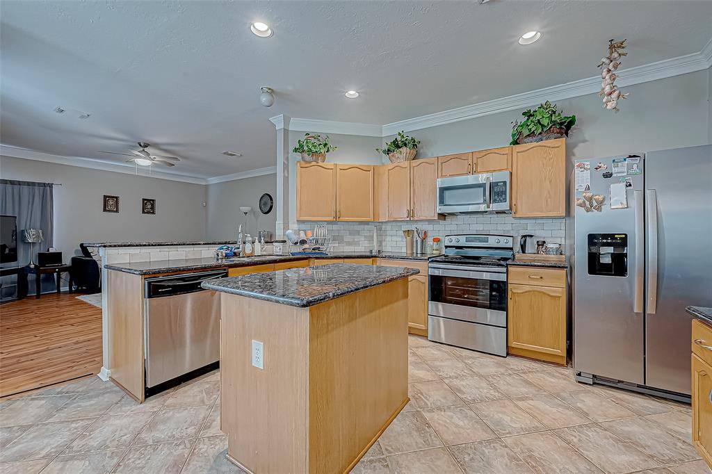 Sugar Land, TX 77479,211 Rolling Plains DR
