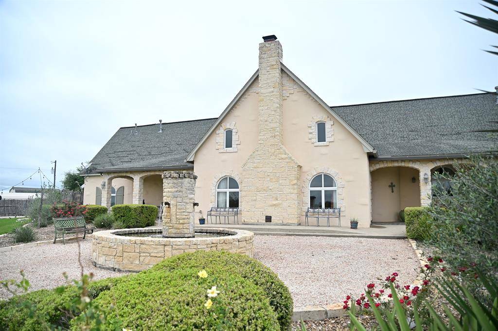 Cuero, TX 77954,5904 Old Yoakum RD