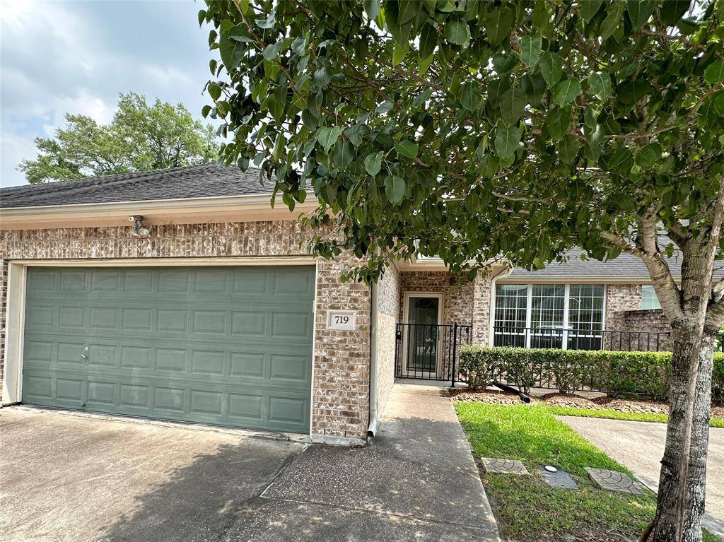 Friendswood, TX 77546,719 Cedarwood DR