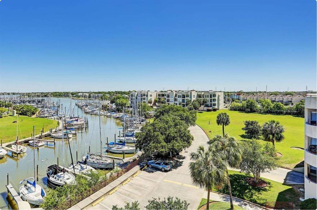 Kemah, TX 77565,1302 Marina Bay DR #301A