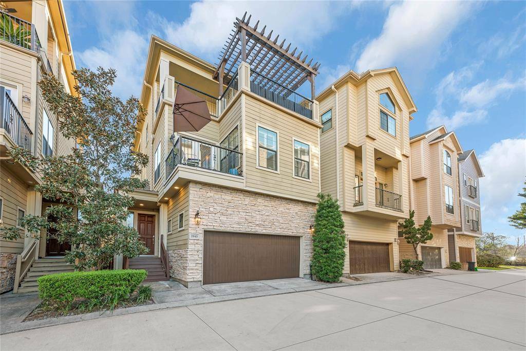 Houston, TX 77008,2043 W 14th 1/2 ST