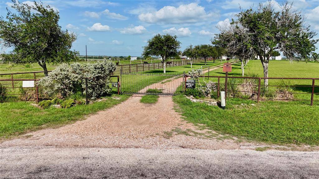 Shiner, TX 77984,381 County Road 291