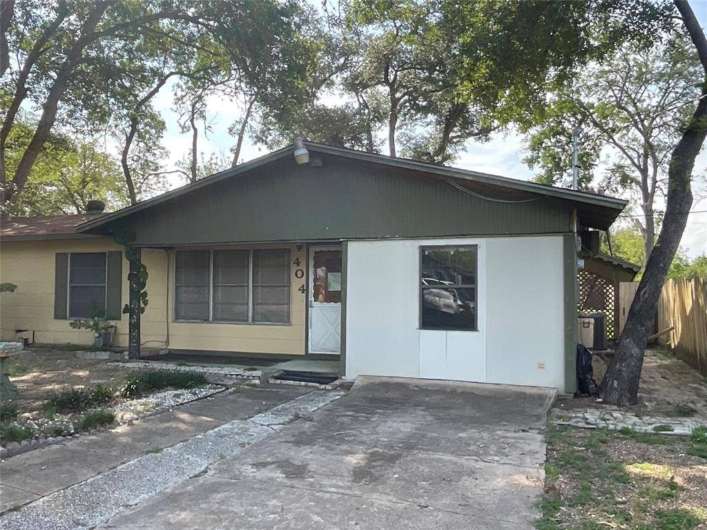 Yoakum, TX 77995,404 Svoboda ST