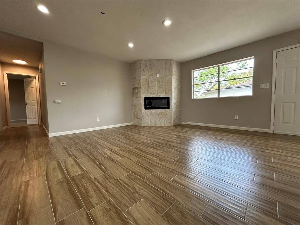 Houston, TX 77088,5926 Darkwood DR