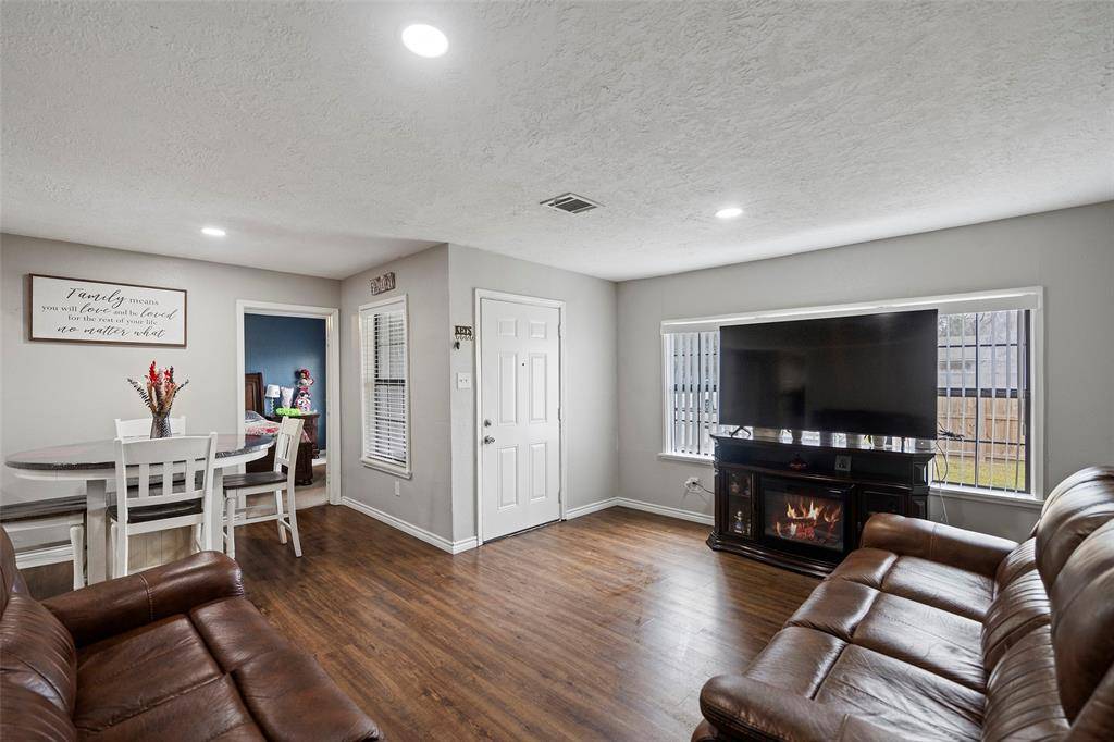 Houston, TX 77033,5646 Belarbor ST