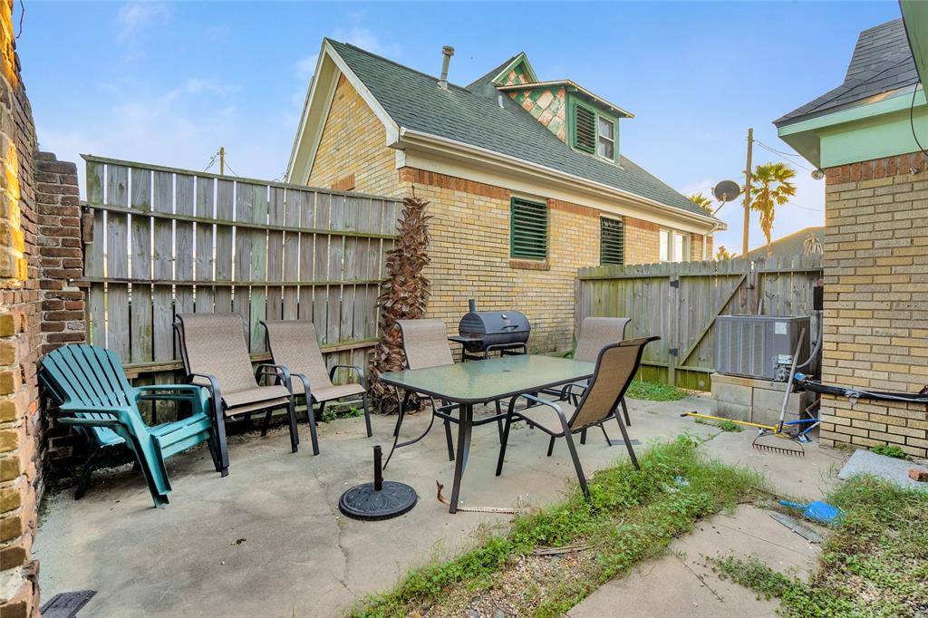 Galveston, TX 77550,1318 11th ST