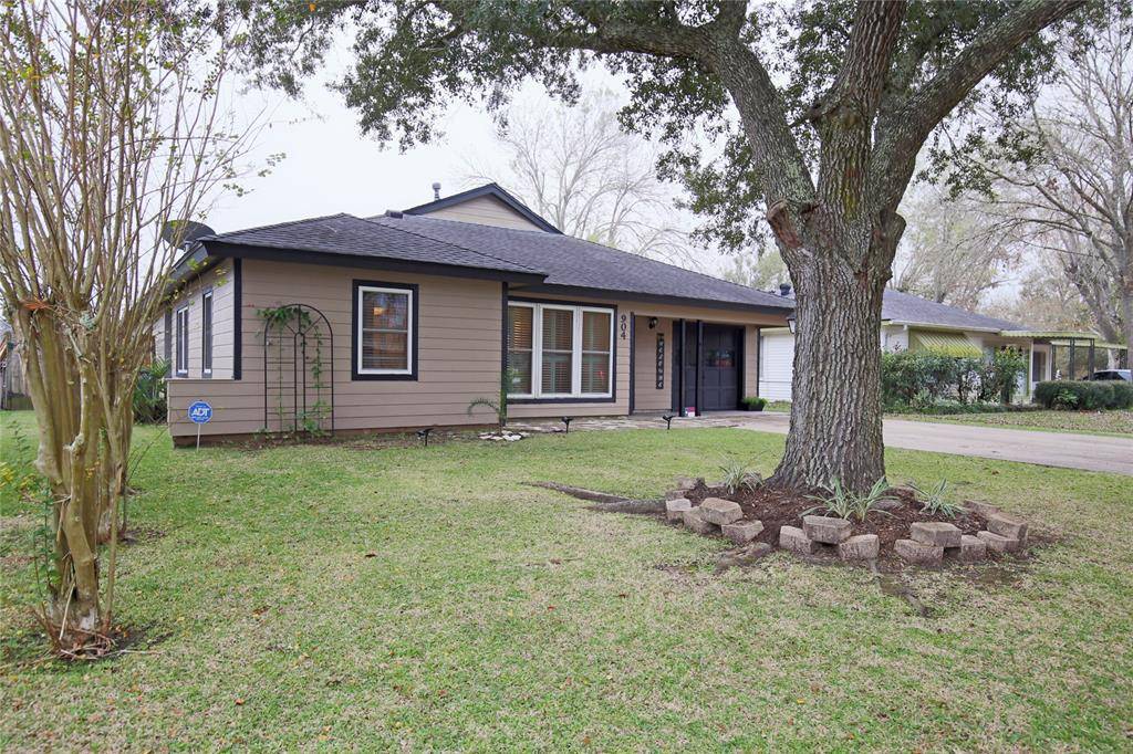 Angleton, TX 77515,904 Southampton ST