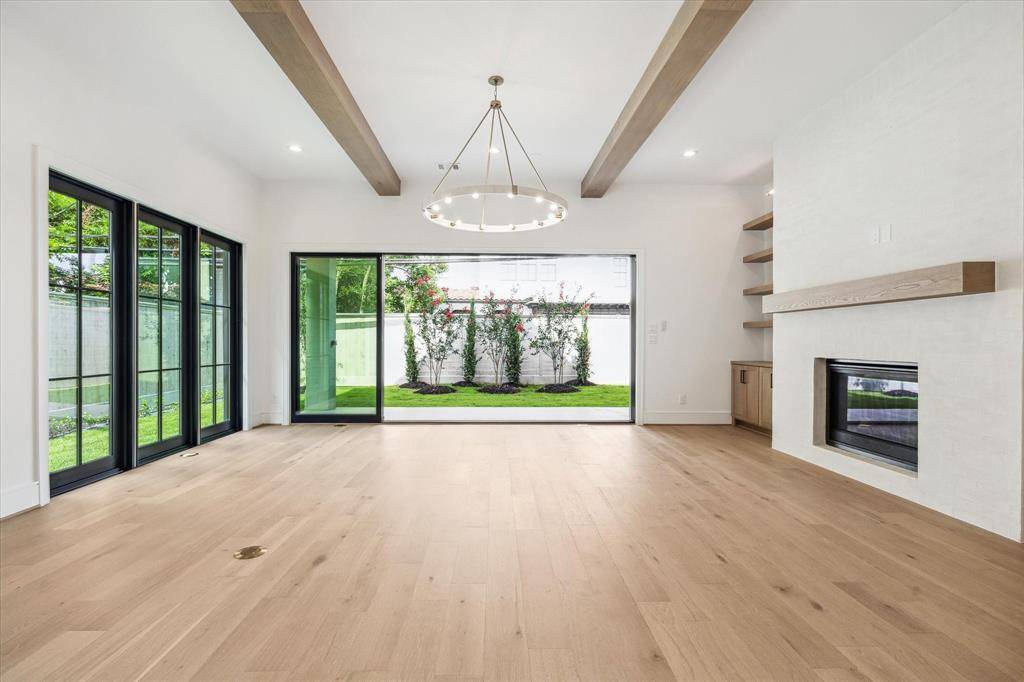 Houston, TX 77027,3020 Mid LN