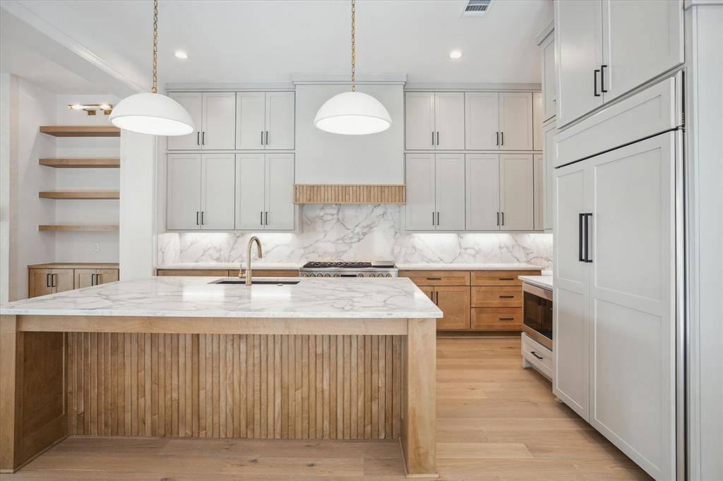 Houston, TX 77027,3020 Mid LN